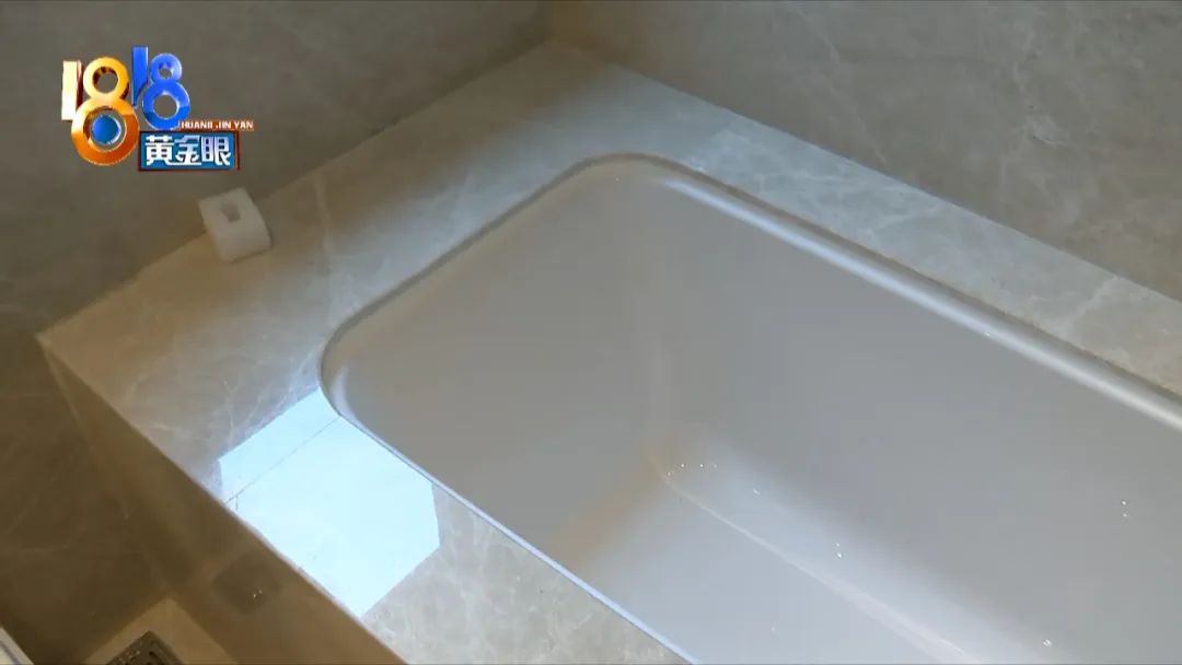 DƬ